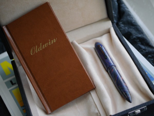 Oldwin booklet and pen